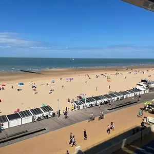 Poire Et Table 1 , Oostende België