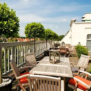 Hotel Bliss, Brujas