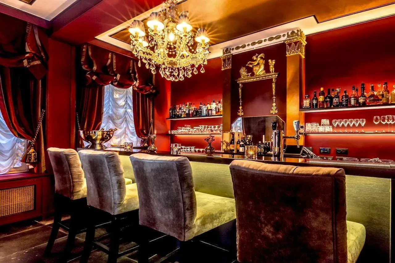Luxury Boutique Hotel De Castillion Μπριζ
