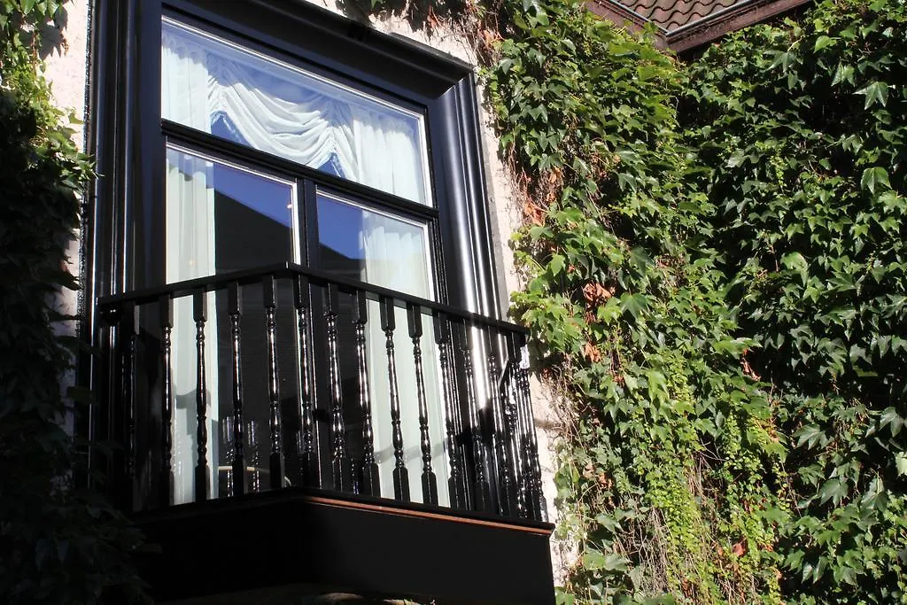 Luxury Boutique Hotel De Castillion Μπριζ